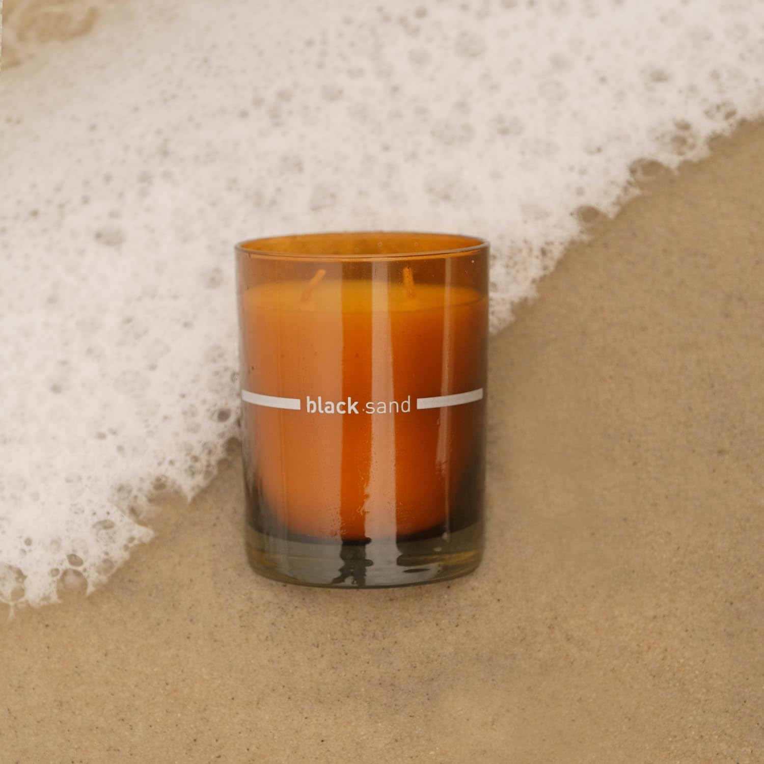 FINN & CO. Black Sand Candle – 9.5 oz Soy Wax, Amber Jar, Beach-Inspired Scent